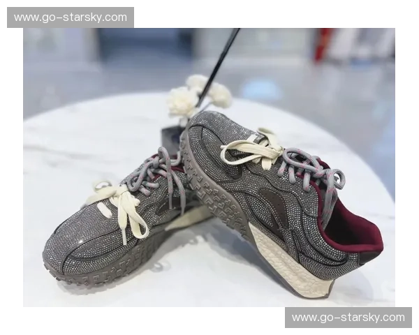 运动鞋上脚体验：舒适与时尚的完美结合